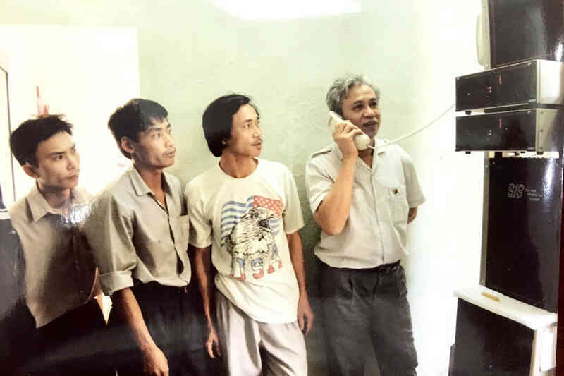 Anh tu lieu vien thong buu dien di dong 3.jpg