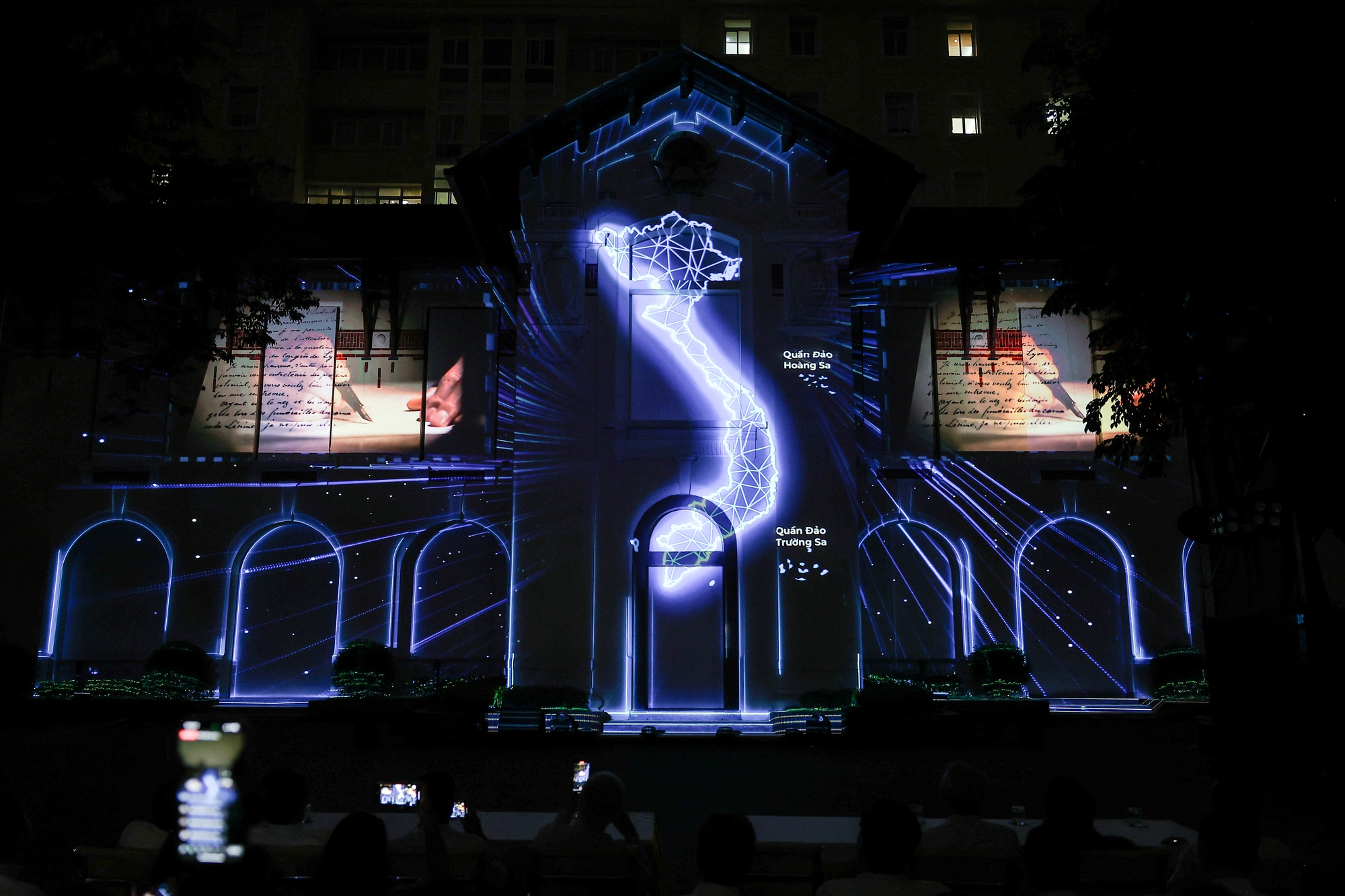 Ấn tượng trình chiếu 3D Mapping nhân kỷ niệm 79 năm ngành Thông tin và Truyền thông- Ảnh 10. Ấn tượng trình chiếu 3D Mapping nhân kỷ niệm 79 năm ngành Thông tin và Truyền thông- Ảnh 10.