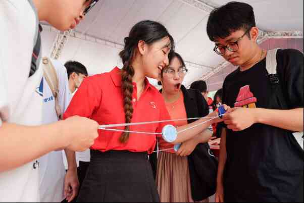 Chuỗi hoạt động S-Camp 2024 diễn ra tại 30 trường Đại học, nhiều hoạt động trải nghiệm A.I- Ảnh 2. Chuỗi hoạt động S-Camp 2024 diễn ra tại 30 trường Đại học, nhiều hoạt động trải nghiệm A.I- Ảnh 2.