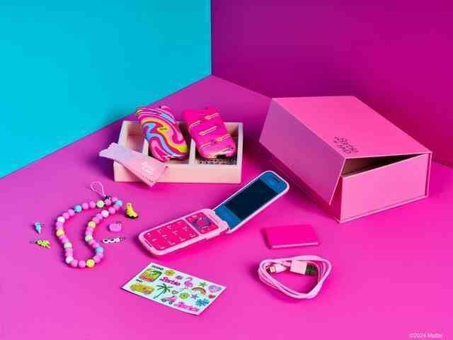 Ra mắt điện thoại búp bê Barbie- Ảnh 2. Ra mắt điện thoại búp bê Barbie- Ảnh 2.