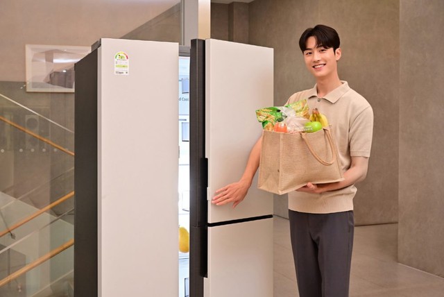 Samsung ra mắt tủ lạnh dành cho người "yếu cơ"- Ảnh 2. Samsung ra mắt tủ lạnh dành cho người "yếu cơ"- Ảnh 2.