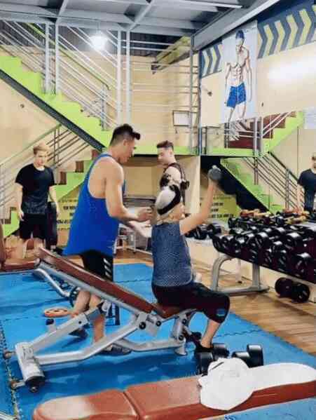 Cụ bà U100 nổi nhất làng pickleball lúc này: Sáng tập gym, chiều chạy bộ, con cháu theo hoài không kịp!- Ảnh 6. Cụ bà U100 nổi nhất làng pickleball lúc này: Sáng tập gym, chiều chạy bộ, con cháu theo hoài không kịp!- Ảnh 6.