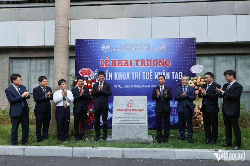 W-Nguyễn Mạnh Hùng 2.jpg