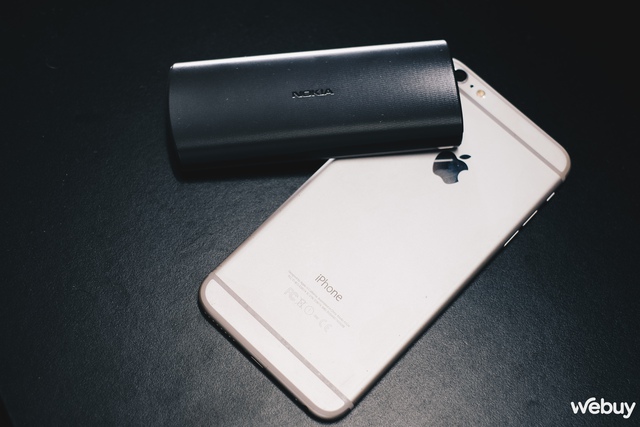 "Cục gạch 4G" Nokia mới và iPhone 10 năm tuổi: Với vài trăm nghìn đồng, lựa chọn nào trong thời điểm sóng 2G sắp bị cắt?- Ảnh 2. "Cục gạch 4G" Nokia mới và iPhone 10 năm tuổi: Với vài trăm nghìn đồng, lựa chọn nào trong thời điểm sóng 2G sắp bị cắt?- Ảnh 2.