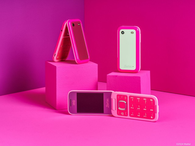 Ra mắt Barbie Phone: Phiên bản nâng cấp của Nokia 2660 Flip với diện mạo "full hồng", nhiều phụ kiện độc đáo- Ảnh 5. Ra mắt Barbie Phone: Phiên bản nâng cấp của Nokia 2660 Flip với diện mạo "full hồng", nhiều phụ kiện độc đáo- Ảnh 5.