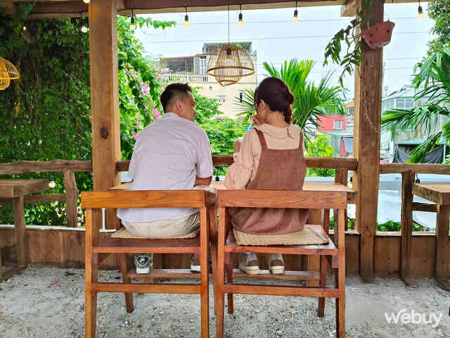 Đi cà phê chụp ảnh với 'người thương' bị lỗi, cánh 'mày râu' tìm ra cách sửa bằng AI- Ảnh 4. Đi cà phê chụp ảnh với 'người thương' bị lỗi, cánh 'mày râu' tìm ra cách sửa bằng AI- Ảnh 4.