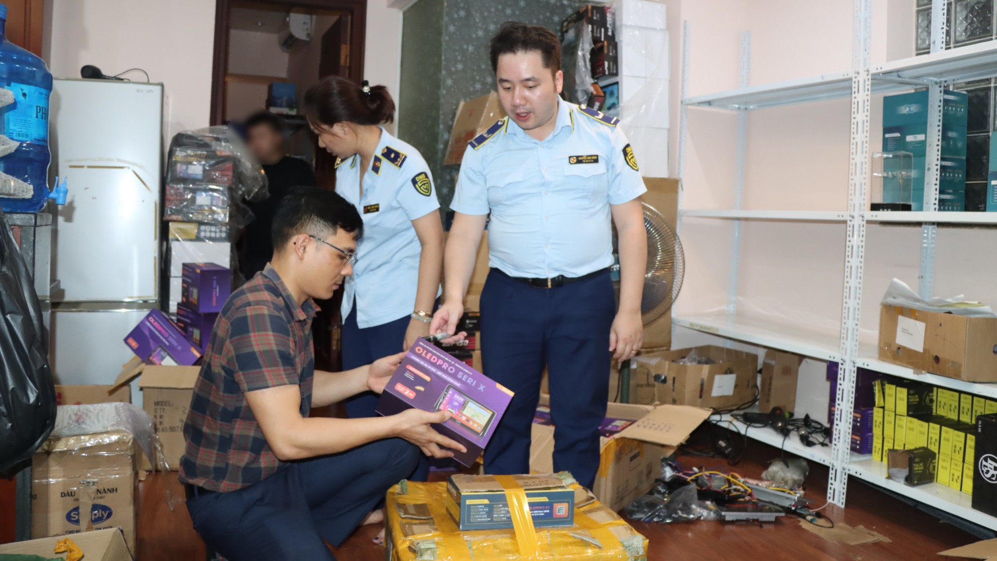 6 tiếng "phục kích" cơ sở màn hình ô tô, camera hành trình bán trên Shopee, nhiều bất ngờ