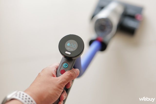 Trải nghiệm máy lau hút khô ướt Dyson WashG1: Dọn nhà sạch sẽ êm ru, thiết kế độc lạ, giá cao- Ảnh 12. Trải nghiệm máy lau hút khô ướt Dyson WashG1: Dọn nhà sạch sẽ êm ru, thiết kế độc lạ, giá cao- Ảnh 12.