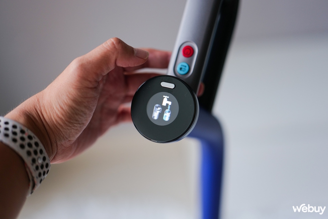 Trải nghiệm máy lau hút khô ướt Dyson WashG1: Dọn nhà sạch sẽ êm ru, thiết kế độc lạ, giá cao- Ảnh 4. Trải nghiệm máy lau hút khô ướt Dyson WashG1: Dọn nhà sạch sẽ êm ru, thiết kế độc lạ, giá cao- Ảnh 4.
