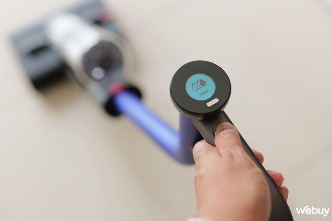 Trải nghiệm máy lau hút khô ướt Dyson WashG1: Dọn nhà sạch sẽ êm ru, thiết kế độc lạ, giá cao- Ảnh 6. Trải nghiệm máy lau hút khô ướt Dyson WashG1: Dọn nhà sạch sẽ êm ru, thiết kế độc lạ, giá cao- Ảnh 6.