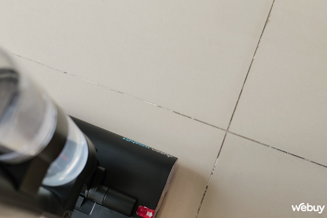 Trải nghiệm máy lau hút khô ướt Dyson WashG1: Dọn nhà sạch sẽ êm ru, thiết kế độc lạ, giá cao- Ảnh 9. Trải nghiệm máy lau hút khô ướt Dyson WashG1: Dọn nhà sạch sẽ êm ru, thiết kế độc lạ, giá cao- Ảnh 9.