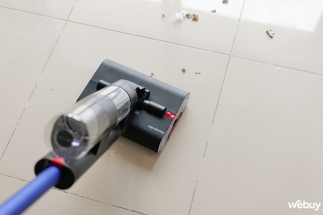 Trải nghiệm máy lau hút khô ướt Dyson WashG1: Dọn nhà sạch sẽ êm ru, thiết kế độc lạ, giá cao- Ảnh 10. Trải nghiệm máy lau hút khô ướt Dyson WashG1: Dọn nhà sạch sẽ êm ru, thiết kế độc lạ, giá cao- Ảnh 10.