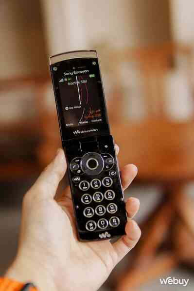 16 năm trước fan Sony Ericsson "mơ" về combo nghe nhạc này, giá bán còn đắt hơn iPhone cùng thời- Ảnh 3. 16 năm trước fan Sony Ericsson "mơ" về combo nghe nhạc này, giá bán còn đắt hơn iPhone cùng thời- Ảnh 3.