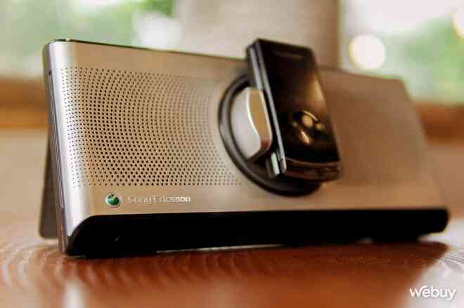 16 năm trước fan Sony Ericsson "mơ" về combo nghe nhạc này, giá bán còn đắt hơn iPhone cùng thời- Ảnh 10. 16 năm trước fan Sony Ericsson "mơ" về combo nghe nhạc này, giá bán còn đắt hơn iPhone cùng thời- Ảnh 10.