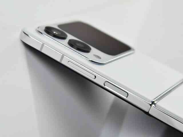 Cận cảnh Huawei nova Flip: Thiết kế mỏng nhẹ, bản lề bền bỉ, màn hình phụ hơi nhỏ tí nhưng vẫn ổn, giá rẻ hơn Xiaomi MIX Flip- Ảnh 16. Cận cảnh Huawei nova Flip: Thiết kế mỏng nhẹ, bản lề bền bỉ, màn hình phụ hơi nhỏ tí nhưng vẫn ổn, giá rẻ hơn Xiaomi MIX Flip- Ảnh 16.
