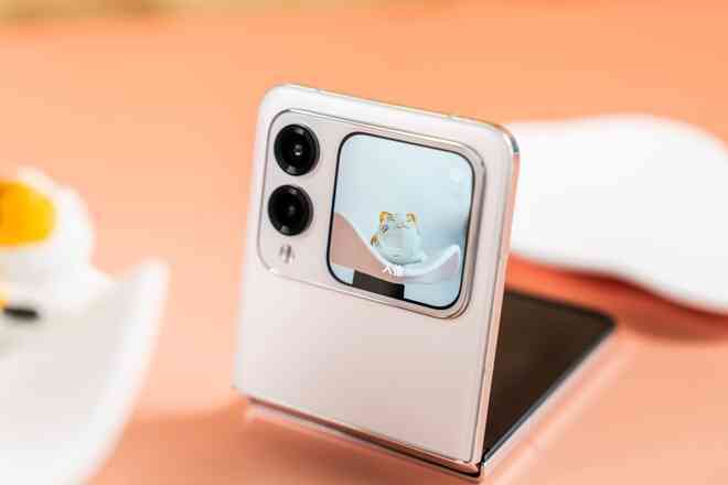 Cận cảnh Huawei nova Flip: Thiết kế mỏng nhẹ, bản lề bền bỉ, màn hình phụ hơi nhỏ tí nhưng vẫn ổn, giá rẻ hơn Xiaomi MIX Flip- Ảnh 17. Cận cảnh Huawei nova Flip: Thiết kế mỏng nhẹ, bản lề bền bỉ, màn hình phụ hơi nhỏ tí nhưng vẫn ổn, giá rẻ hơn Xiaomi MIX Flip- Ảnh 17.