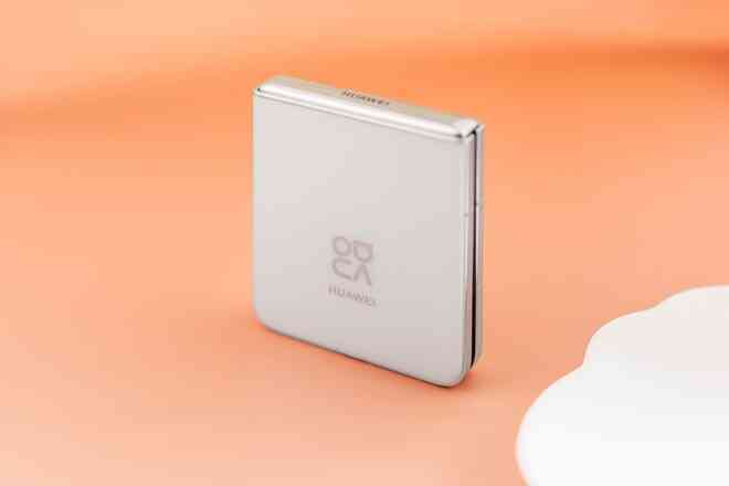 Cận cảnh Huawei nova Flip: Thiết kế mỏng nhẹ, bản lề bền bỉ, màn hình phụ hơi nhỏ tí nhưng vẫn ổn, giá rẻ hơn Xiaomi MIX Flip- Ảnh 21. Cận cảnh Huawei nova Flip: Thiết kế mỏng nhẹ, bản lề bền bỉ, màn hình phụ hơi nhỏ tí nhưng vẫn ổn, giá rẻ hơn Xiaomi MIX Flip- Ảnh 21.