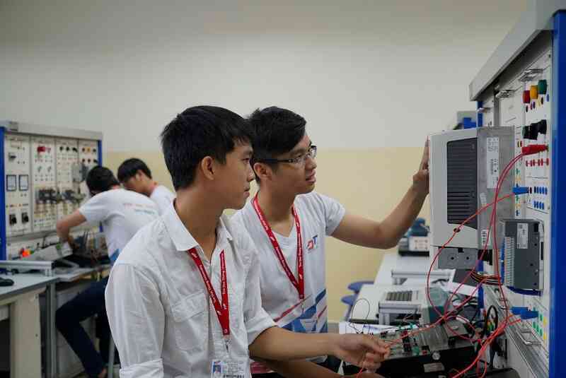 Ngành học 'khát' nhân lực, là mũi nhọn kinh tế: Mức lương trung bình 15 – 20 triệu đồng/tháng, ai chăm chỉ thu nhập gấp 2, gấp 3 là chuyện thường- Ảnh 2. Ngành học 'khát' nhân lực, là mũi nhọn kinh tế: Mức lương trung bình 15 – 20 triệu đồng/tháng, ai chăm chỉ thu nhập gấp 2, gấp 3 là chuyện thường- Ảnh 2.