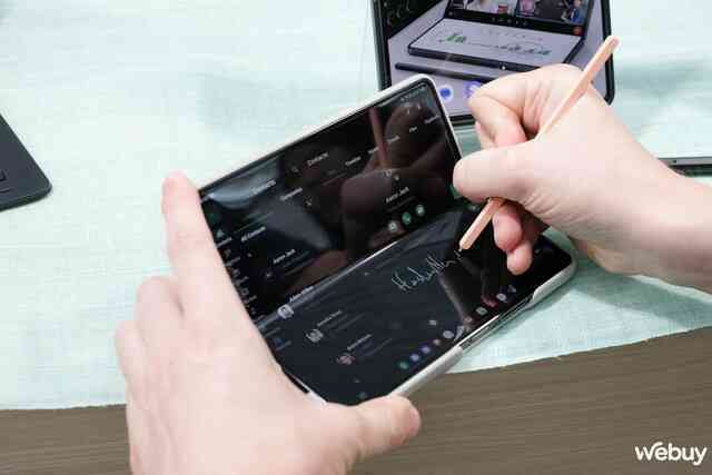 Galaxy Z Fold6 giúp tôi làm việc năng suất hơn như thế nào?- Ảnh 7. Galaxy Z Fold6 giúp tôi làm việc năng suất hơn như thế nào?- Ảnh 7.