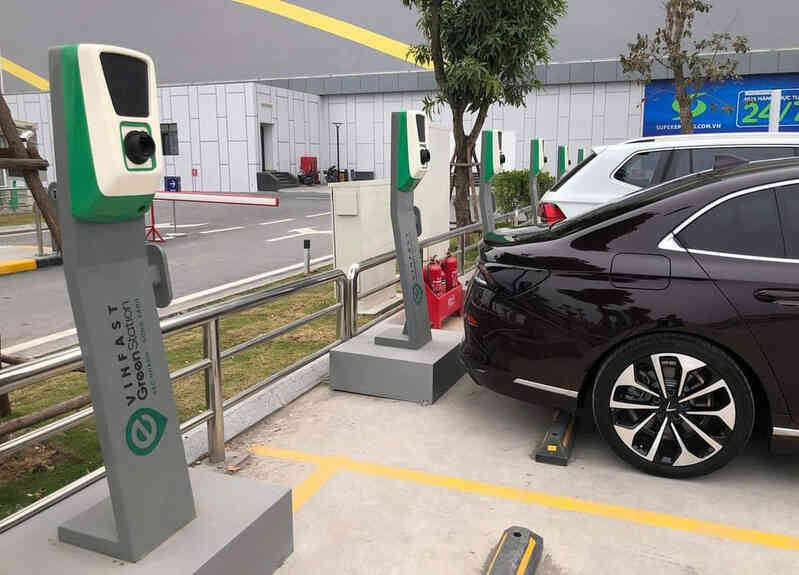 Phó Thủ tướng Trần Hồng Hà: Xây dựng cơ chế tính giá điện cho các trạm, trụ sạc điện, hỗ trợ trực tiếp cho người sử dụng xe điện- Ảnh 2. Phó Thủ tướng Trần Hồng Hà: Xây dựng cơ chế tính giá điện cho các trạm, trụ sạc điện, hỗ trợ trực tiếp cho người sử dụng xe điện- Ảnh 2.