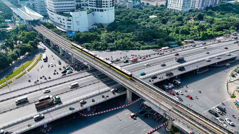 VIDEO: Người dân hào hứng trải nghiệm Metro Nhổn - ga Hà Nội sau 15 năm chờ đợi- Ảnh 11. VIDEO: Người dân hào hứng trải nghiệm Metro Nhổn - ga Hà Nội sau 15 năm chờ đợi- Ảnh 11.