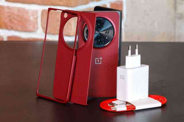 OnePlus ra mắt điện thoại gập phiên bản đặc biệt dành cho người dùng VIP, giá đắt hơn Galaxy Z Fold6