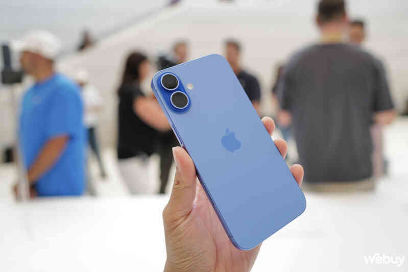 Trên tay trọn bộ 5 màu mới của iPhone 16 và iPhone 16 Plus: Nhìn ảnh tưởng xấu mà hóa ra đẹp không tưởng, giá chính hãng từ 22,99 triệu đồng- Ảnh 11. Trên tay trọn bộ 5 màu mới của iPhone 16 và iPhone 16 Plus: Nhìn ảnh tưởng xấu mà hóa ra đẹp không tưởng, giá chính hãng từ 22,99 triệu đồng- Ảnh 11.