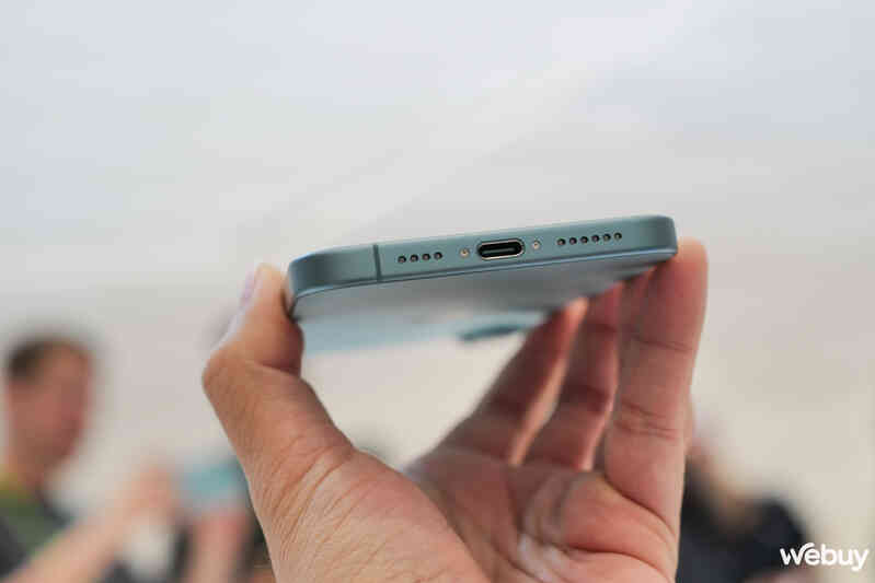 Trên tay trọn bộ 5 màu mới của iPhone 16 và iPhone 16 Plus: Nhìn ảnh tưởng xấu mà hóa ra đẹp không tưởng, giá chính hãng từ 22,99 triệu đồng- Ảnh 15. Trên tay trọn bộ 5 màu mới của iPhone 16 và iPhone 16 Plus: Nhìn ảnh tưởng xấu mà hóa ra đẹp không tưởng, giá chính hãng từ 22,99 triệu đồng- Ảnh 15.