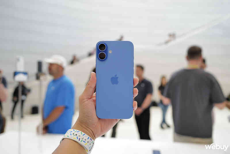 Trên tay trọn bộ 5 màu mới của iPhone 16 và iPhone 16 Plus: Nhìn ảnh tưởng xấu mà hóa ra đẹp không tưởng, giá chính hãng từ 22,99 triệu đồng- Ảnh 16. Trên tay trọn bộ 5 màu mới của iPhone 16 và iPhone 16 Plus: Nhìn ảnh tưởng xấu mà hóa ra đẹp không tưởng, giá chính hãng từ 22,99 triệu đồng- Ảnh 16.