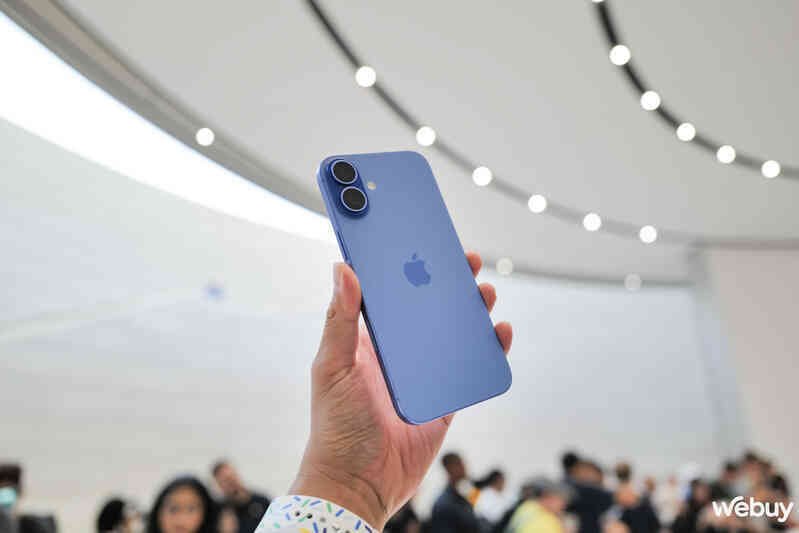 Trên tay trọn bộ 5 màu mới của iPhone 16 và iPhone 16 Plus: Nhìn ảnh tưởng xấu mà hóa ra đẹp không tưởng, giá chính hãng từ 22,99 triệu đồng- Ảnh 4. Trên tay trọn bộ 5 màu mới của iPhone 16 và iPhone 16 Plus: Nhìn ảnh tưởng xấu mà hóa ra đẹp không tưởng, giá chính hãng từ 22,99 triệu đồng- Ảnh 4.