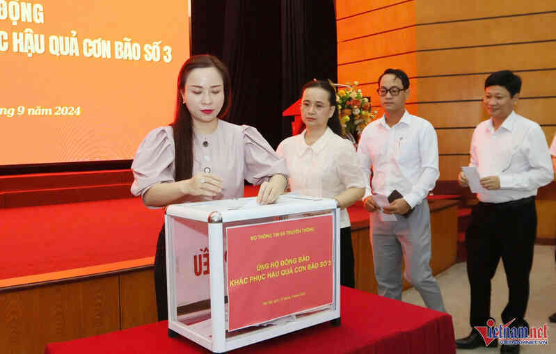 W-phat dong quyen gop ung ho dong bao khac phuc bao Yagi 1 1.jpg