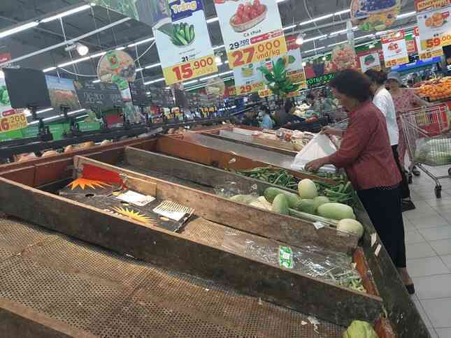 Trữ quá nhiều thực phẩm trong những ngày mưa bão tiềm ẩn rủi ro cho sức khoẻ