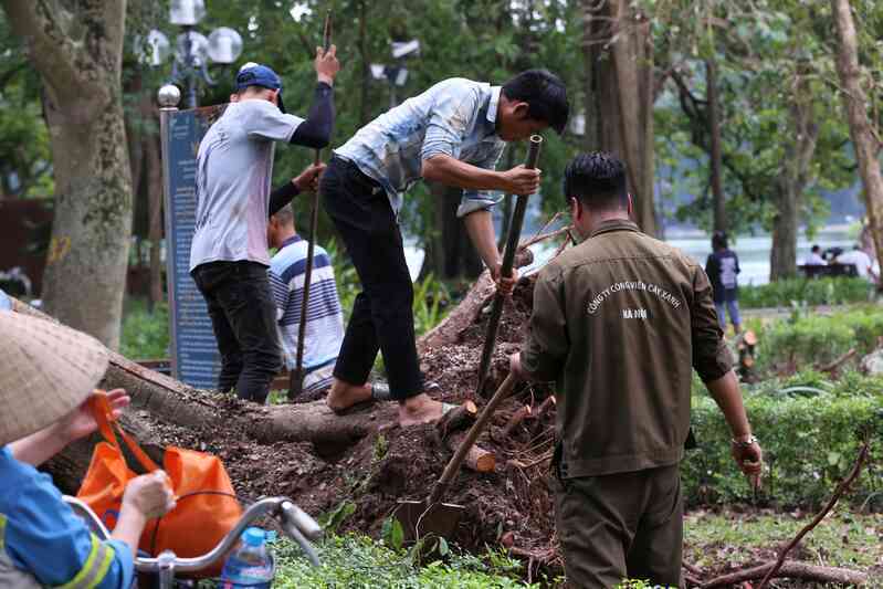 Chùm ảnh: Toàn cảnh Hà Nội sau một tuần bị ảnh hưởng bởi bão YAGI- Ảnh 13. Chùm ảnh: Toàn cảnh Hà Nội sau một tuần bị ảnh hưởng bởi bão YAGI- Ảnh 13.