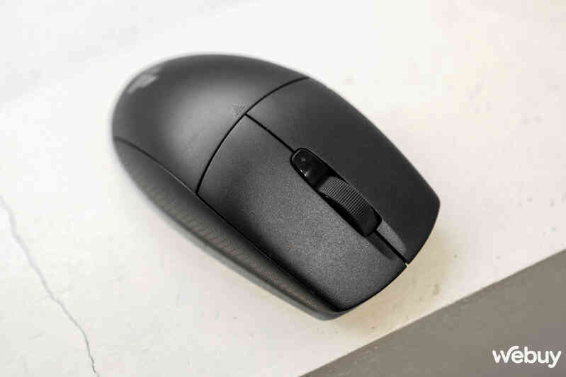 Đánh giá chuột gaming Corsair M55 Wireless: Chất lượng hoàn thiện như một "cỗ xe tăng"- Ảnh 12. Đánh giá chuột gaming Corsair M55 Wireless: Chất lượng hoàn thiện như một "cỗ xe tăng"- Ảnh 12.