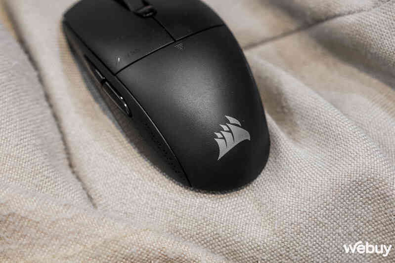 Đánh giá chuột gaming Corsair M55 Wireless: Chất lượng hoàn thiện như một "cỗ xe tăng"- Ảnh 5. Đánh giá chuột gaming Corsair M55 Wireless: Chất lượng hoàn thiện như một "cỗ xe tăng"- Ảnh 5.