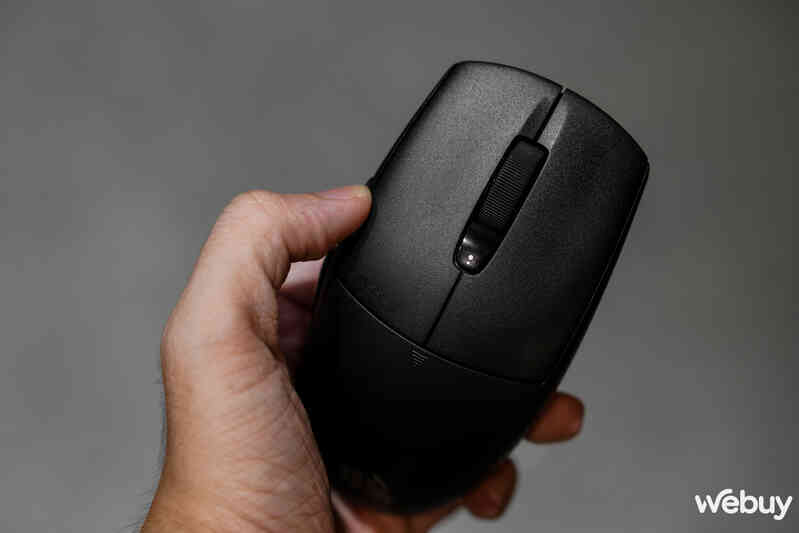 Đánh giá chuột gaming Corsair M55 Wireless: Chất lượng hoàn thiện như một "cỗ xe tăng"- Ảnh 10. Đánh giá chuột gaming Corsair M55 Wireless: Chất lượng hoàn thiện như một "cỗ xe tăng"- Ảnh 10.