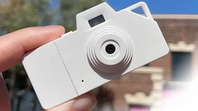 "Độc lạ" như người Nhật: Bán ổ USB Flash giá hơn 1,2 triệu đồng, tích hợp cả camera chụp ảnh?