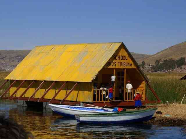 Tại sao người Uru có thể xây dựng những hòn đảo nổi trên Titicaca mà không cần đến công nghệ và kỹ thuật hiện đại?- Ảnh 7. Tại sao người Uru có thể xây dựng những hòn đảo nổi trên Titicaca mà không cần đến công nghệ và kỹ thuật hiện đại?- Ảnh 7.