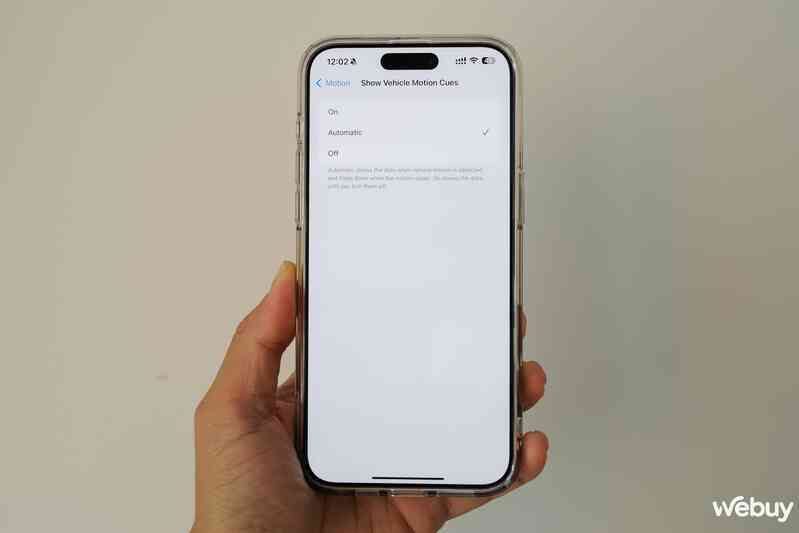 iPhone đột nhiên xuất hiện nhiều chấm tròn trên màn hình, tưởng lỗi nhưng hóa ra lại giúp chống say tàu xe cực hiệu quả- Ảnh 7.