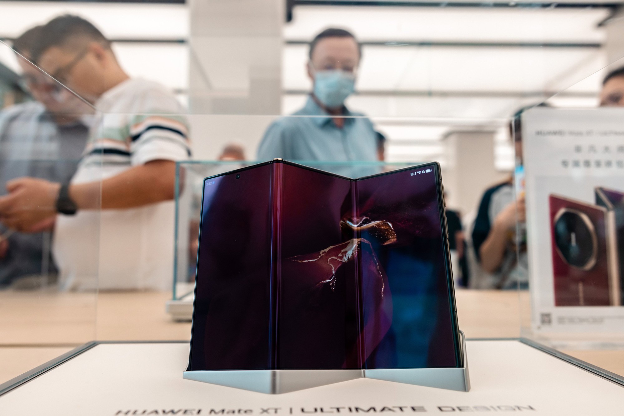 Người dùng Trung Quốc phát cuồng vì Huawei Mate XT: Giá tăng gấp 3 lần lên 200 triệu vẫn khó mua được- Ảnh 3. Người dùng Trung Quốc phát cuồng vì Huawei Mate XT: Giá tăng gấp 3 lần lên 200 triệu vẫn khó mua được- Ảnh 3.