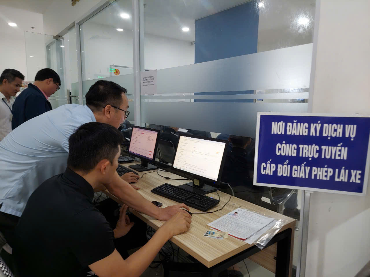 Ninh Bình khuyến khích người dân sử dụng dịch vụ công trực tuyến