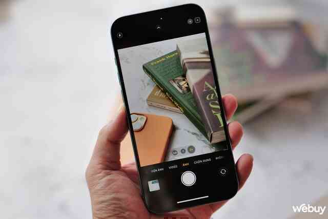 Trên tay iPhone 16 và iPhone 16 Plus chính hãng VN/A: Đây mới là chiếc iPhone đáng mua của năm nay, nhiều nâng cấp, có màu "Xanh Mòng Két" mới siêu đẹp- Ảnh 15. Trên tay iPhone 16 và iPhone 16 Plus chính hãng VN/A: Đây mới là chiếc iPhone đáng mua của năm nay, nhiều nâng cấp, có màu "Xanh Mòng Két" mới siêu đẹp- Ảnh 15.