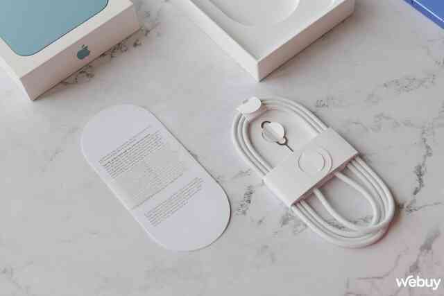 Trên tay iPhone 16 và iPhone 16 Plus chính hãng VN/A: Đây mới là chiếc iPhone đáng mua của năm nay, nhiều nâng cấp, có màu "Xanh Mòng Két" mới siêu đẹp- Ảnh 3. Trên tay iPhone 16 và iPhone 16 Plus chính hãng VN/A: Đây mới là chiếc iPhone đáng mua của năm nay, nhiều nâng cấp, có màu "Xanh Mòng Két" mới siêu đẹp- Ảnh 3.