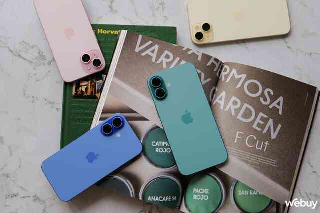 Trên tay iPhone 16 và iPhone 16 Plus chính hãng VN/A: Đây mới là chiếc iPhone đáng mua của năm nay, nhiều nâng cấp, có màu "Xanh Mòng Két" mới siêu đẹp- Ảnh 5. Trên tay iPhone 16 và iPhone 16 Plus chính hãng VN/A: Đây mới là chiếc iPhone đáng mua của năm nay, nhiều nâng cấp, có màu "Xanh Mòng Két" mới siêu đẹp- Ảnh 5.