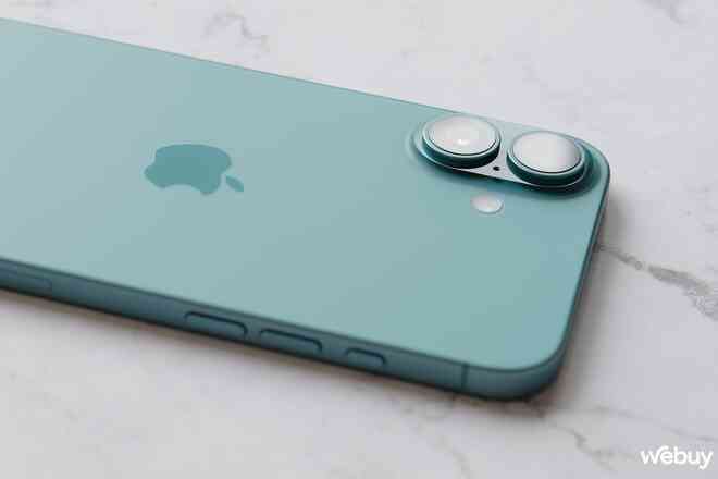 Trên tay iPhone 16 và iPhone 16 Plus chính hãng VN/A: Đây mới là chiếc iPhone đáng mua của năm nay, nhiều nâng cấp, có màu "Xanh Mòng Két" mới siêu đẹp- Ảnh 9. Trên tay iPhone 16 và iPhone 16 Plus chính hãng VN/A: Đây mới là chiếc iPhone đáng mua của năm nay, nhiều nâng cấp, có màu "Xanh Mòng Két" mới siêu đẹp- Ảnh 9.