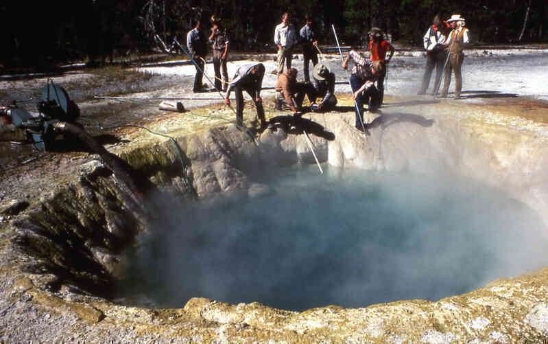 Hồ Morning Glory của Yellowstone 'lột xác' thành màu cầu vồng vì một lý do mà chẳng ai ngờ tới- Ảnh 4. Hồ Morning Glory của Yellowstone 'lột xác' thành màu cầu vồng vì một lý do mà chẳng ai ngờ tới- Ảnh 4.