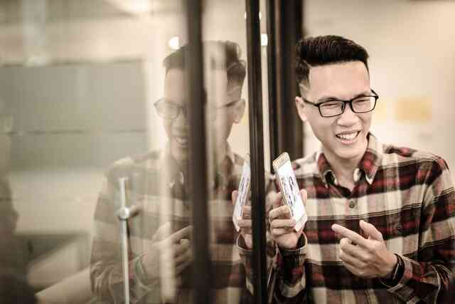 Hỏi Vinh Xô mua đồ công nghệ thế nào gọi là "giá hợp lý", cậu nhắc tên một chiếc điện thoại Việt Nam sản xuất
