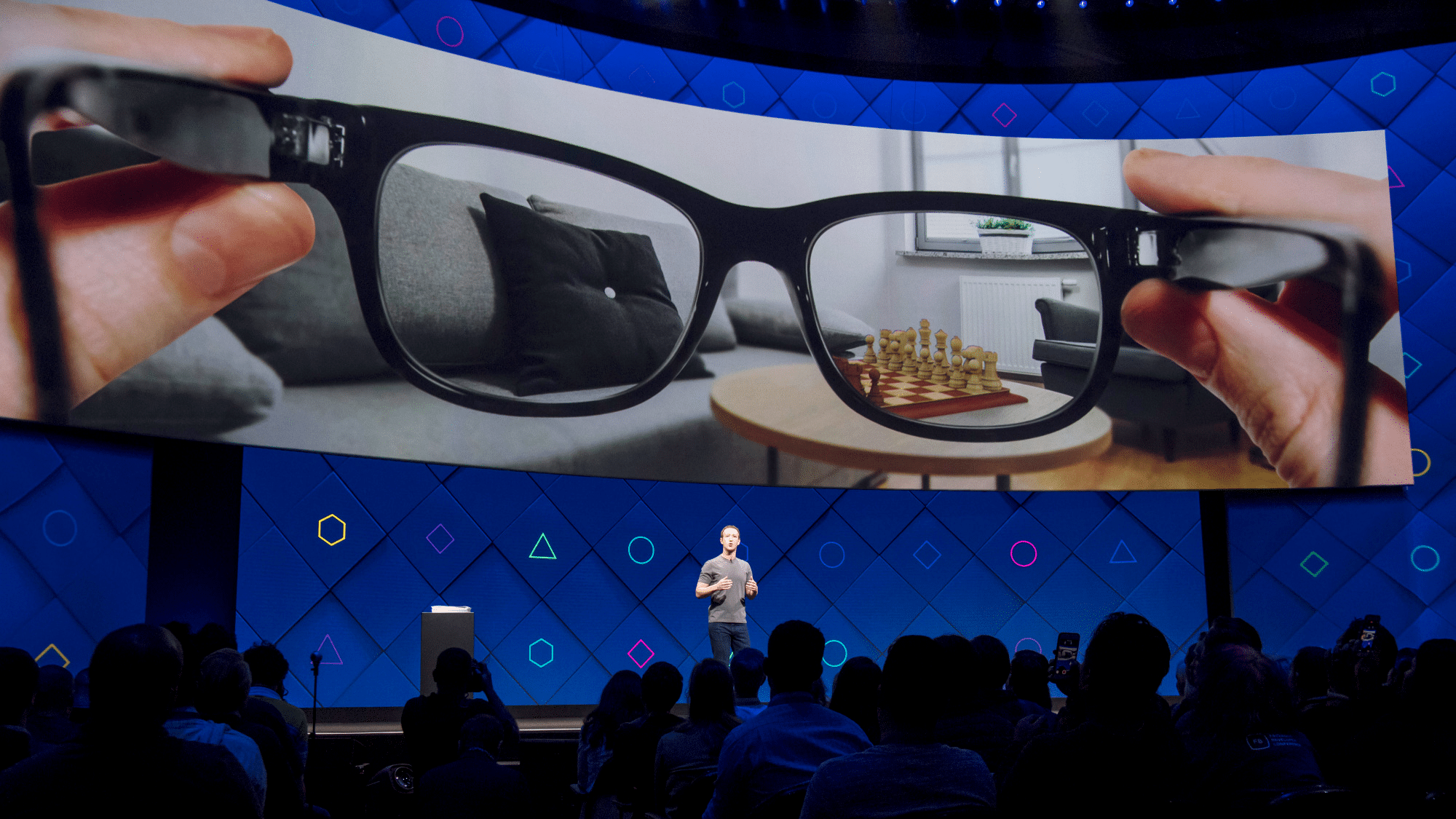 Mark Zuckerberg bất ngờ giới thiệu kính Thực tế tăng cường Orion: làm được nhiều điều Apple Vision Pro chưa thể làm được- Ảnh 3. Mark Zuckerberg bất ngờ giới thiệu kính Thực tế tăng cường Orion: làm được nhiều điều Apple Vision Pro chưa thể làm được- Ảnh 3.