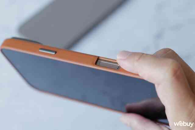 Ốp lưng da cho iPhone 16 Pro Max giá rẻ bằng nửa ốp chính hãng nhưng dùng cực ngon- Ảnh 9. Ốp lưng da cho iPhone 16 Pro Max giá rẻ bằng nửa ốp chính hãng nhưng dùng cực ngon- Ảnh 9.