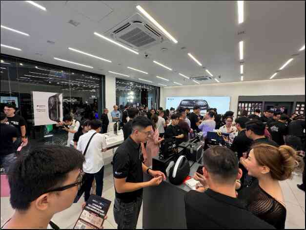 FPT Shop và F.Studio by FPT chính thức "lên kệ" iPhone 16 Series trên toàn quốc- Ảnh 2. FPT Shop và F.Studio by FPT chính thức "lên kệ" iPhone 16 Series trên toàn quốc- Ảnh 2.